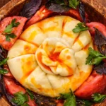 პომიდვრის სალათი სულგუნის ბურთით